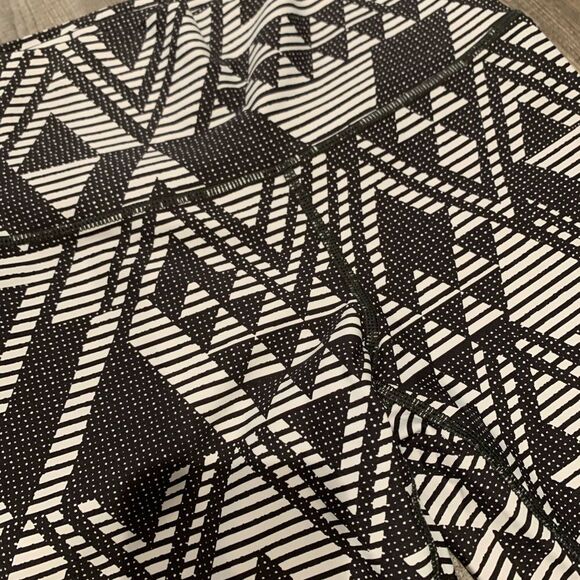 Bundle Aerie Printed Workout Leggings (2) - Picture 4 of 10